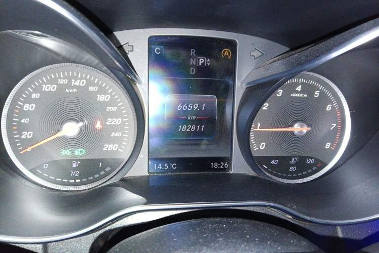 Used Mercedes-Benz C-Class 2015 C 200 L Sport Edition Odometer Close Up