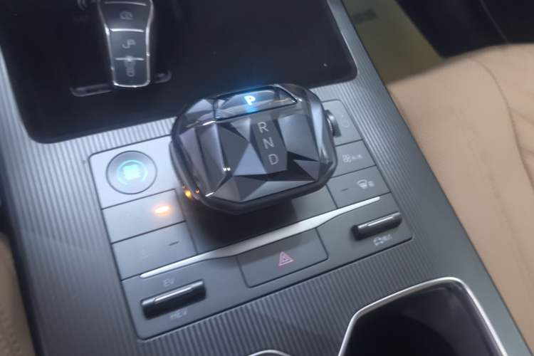 Used BYD Song L DM-i 2024 112 km Beyond Edition Gear Lever