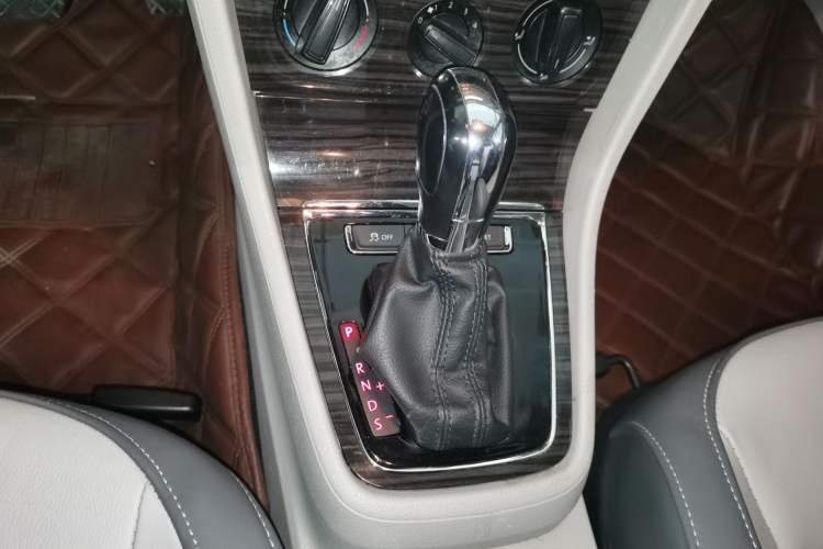 Used Volkswagen Gran Lavida 2013 1.6L Automatic Comfort Model