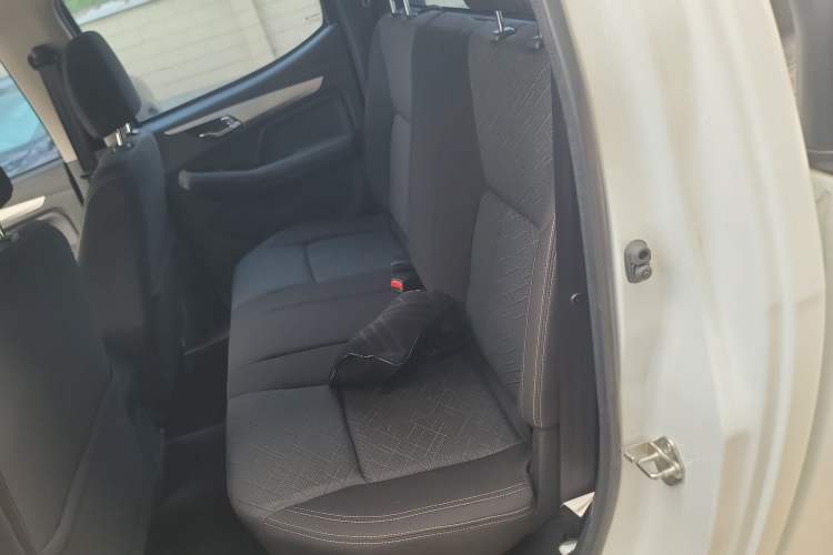 Used Isuzu JLM 2022 2.8T Classic Diesel Two-Wheel Drive Comfort Version with Long Wheelbase – JE493ZLQ6E
