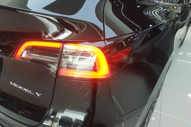 Used Tesla Model Y 2023 Long-Range All-Wheel-Drive Version
