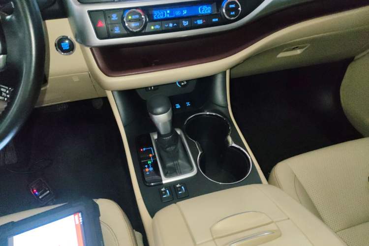 Used Toyota Highlander 2015 2.0T Four-Wheel Drive Luxury Edition 7-Seater
