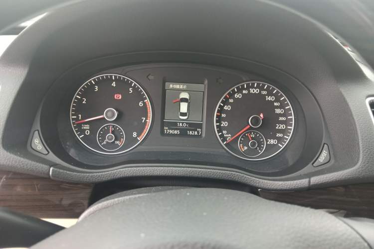 Used Volkswagen Passat 2014 1.8TSI DSG Ultimate Edition Instrument Cluster