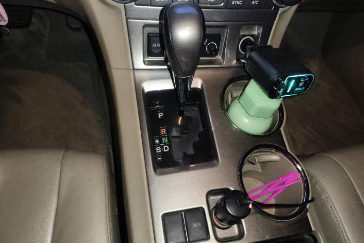 Used Toyota Highlander 2012 2.7L Two-Wheel Drive 7-Seater Luxury Edition