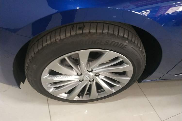 Used Buick LaCrosse 2025 Platinum Avia Edition