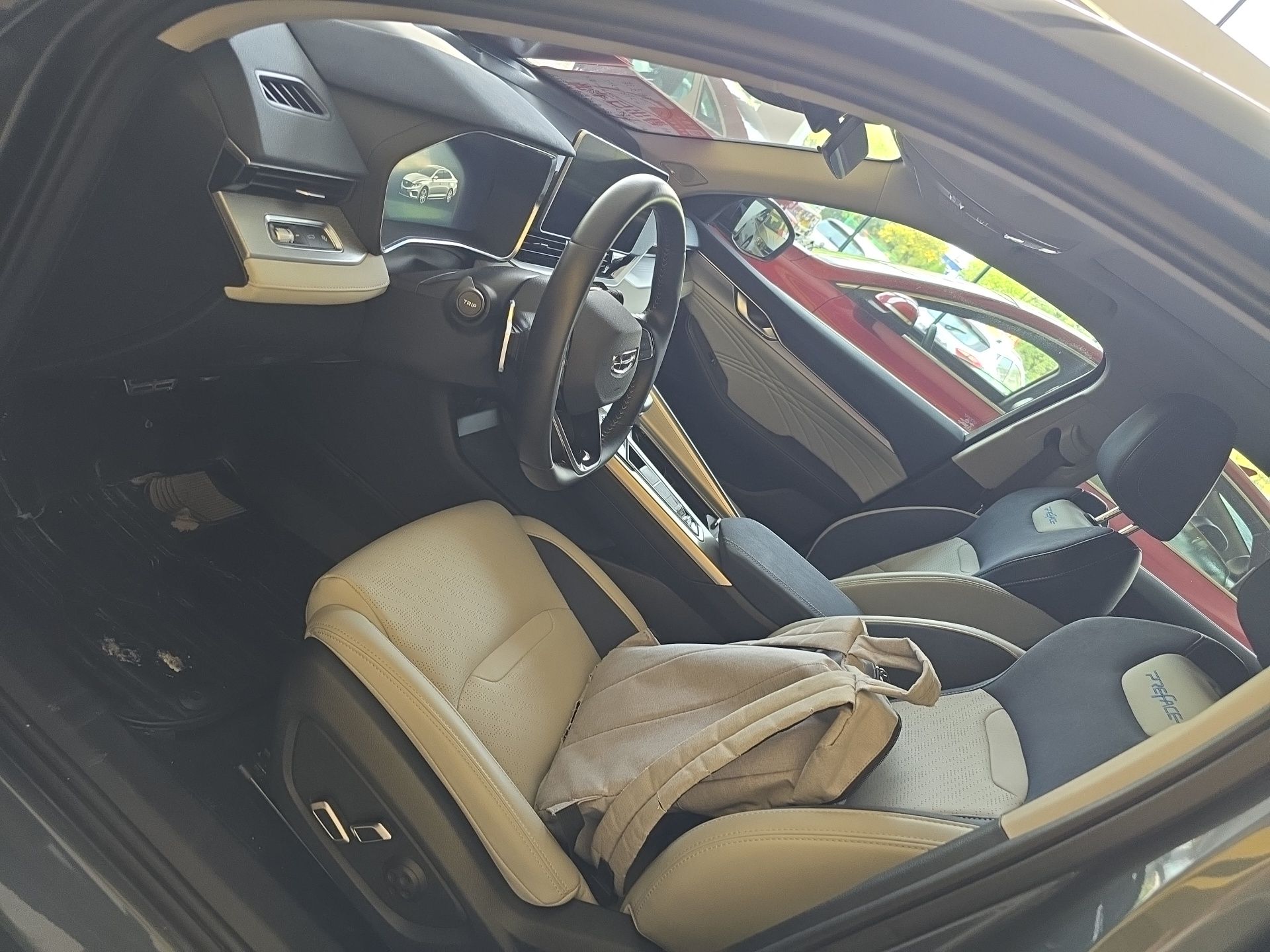 المقاعد الأمامية داخل السيارة