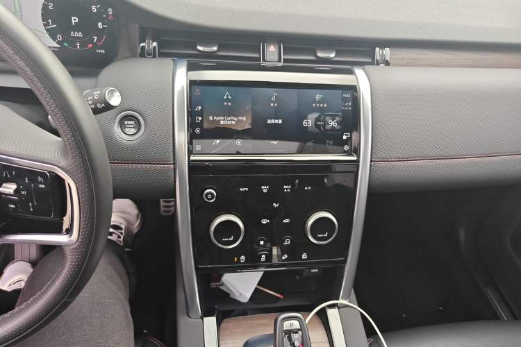 Used Land Rover Discovery Sport 2023 249 PS R-Dynamic SE Performance Tech Edition Audio And AC Panel