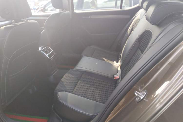 Used Skoda Superb 2016 TSI330 DSG Innovation Edition Left Rear Seat