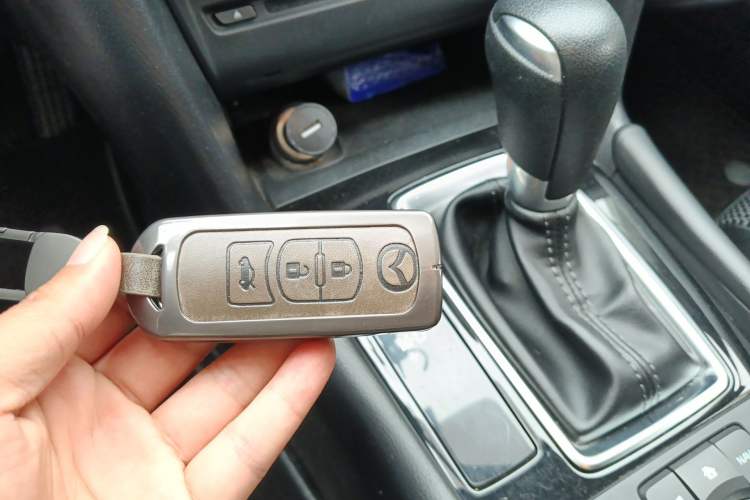 Used Mazda 3 Axela 2017 Sedan 1.5L Automatic Luxury Model Emission Standard China V Vehicle Key