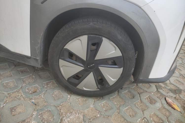 Used AION Y 2022 70 Enjoyment Edition Lithium Iron Phosphate Right Front Wheel Hub