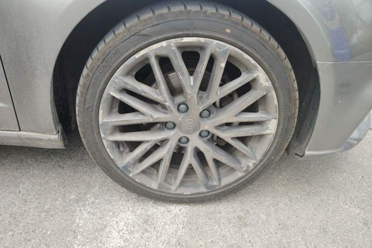 Used Audi A3 2017 Sportback 35 TFSI Style Edition Right Front Wheel Hub