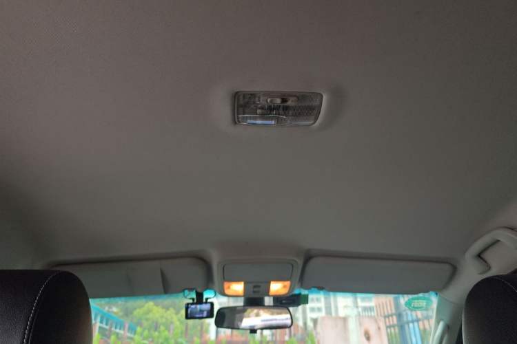 Used JMC Yusheng S350 2016 2.0T Automatic Two-Wheel Drive Gasoline Luxury Edition 5 Seats
