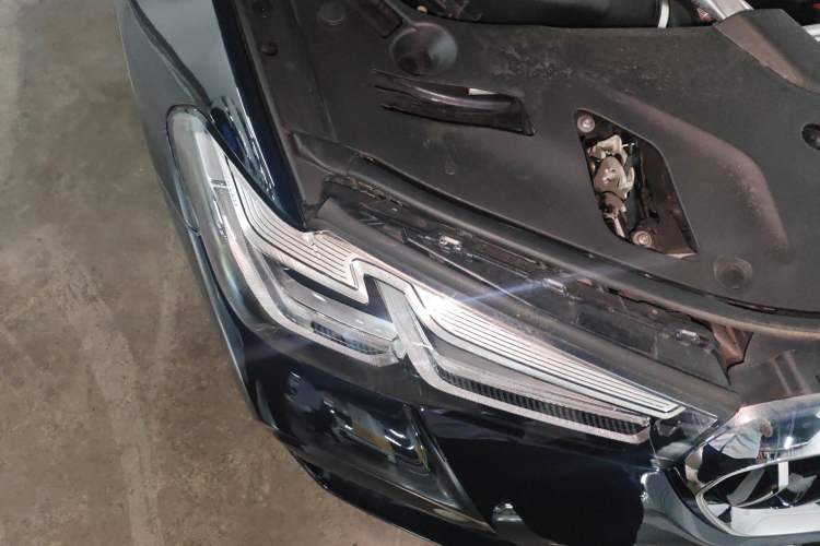 Used BMW 5 Series 2022 Second Facelift 530Li Luxury Version M Sport Package Right Front Headlight