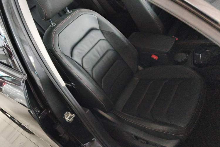 Used Volkswagen Tayron 2019 330TSI Two-Wheel Drive Luxury Model China VI Standard
