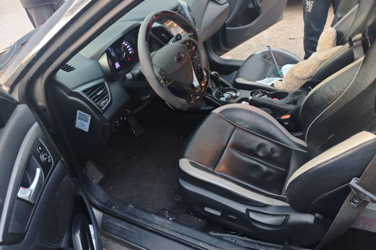 Used Hyundai Veloster 2012 1.6T Automatic Luxury Edition Left Front Seat