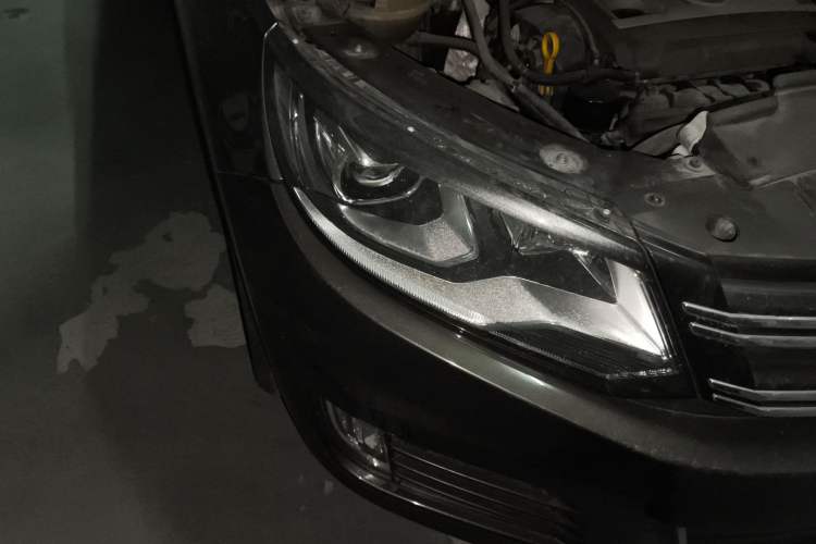 Used Volkswagen Tiguan 2015 1.8TSI Automatic Two-Wheel Drive Luxury Model Right Front Headlight