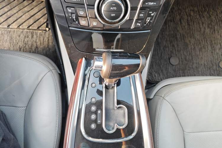 Used Hongqi H7 2013 2.0T Luxury Model
