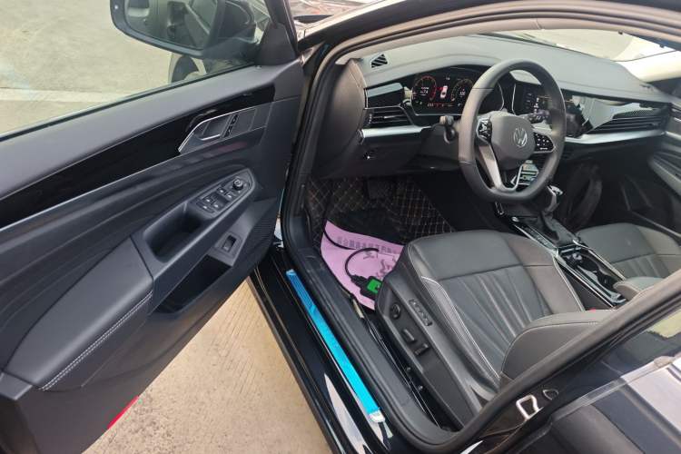 Used Volkswagen Passat 2024 380TSI Dragon Edition Driver Seat