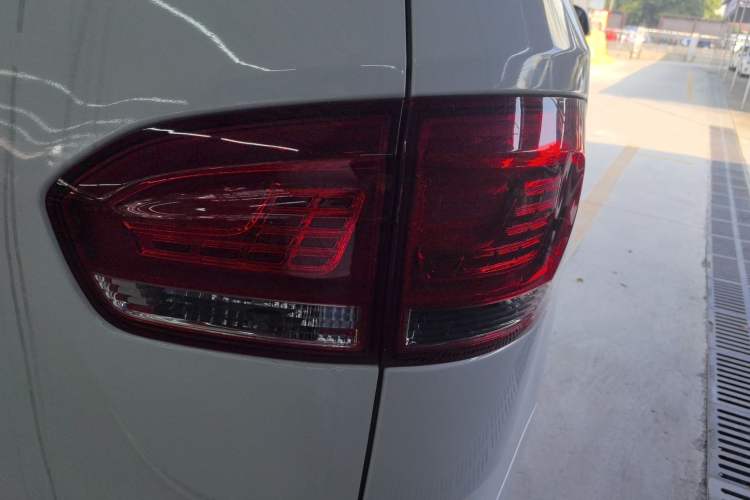 Used SAIC MAXUS G10 2014 2.0T Automatic Executive Edition