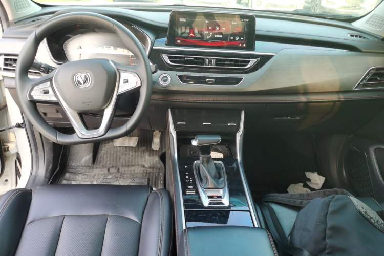 Used CHANGAN CS75 2021 Honor Million Edition 280T DCT Prestige Model
