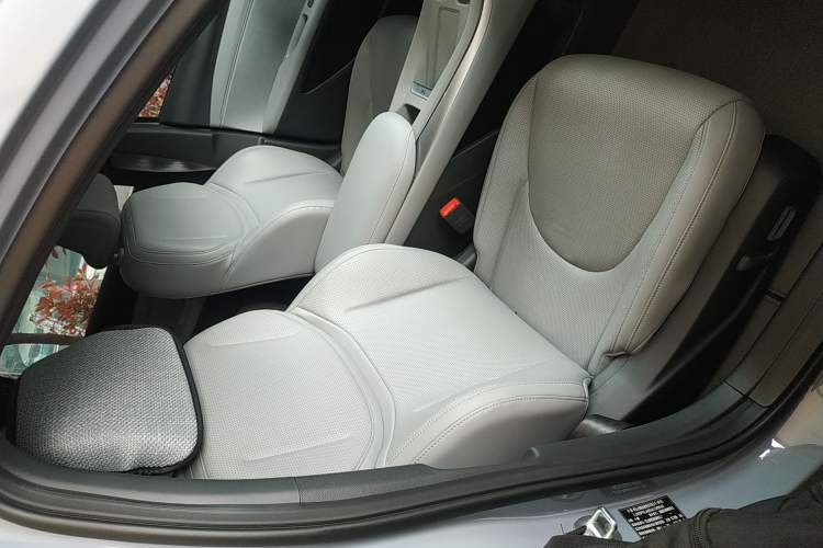 Used XPeng MONA M03 2025 600 with Ultra-Long Range Max Right Front Seat