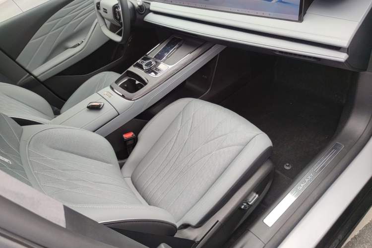 Used Geely Galaxy E8 2025 700 km Long-Range Intelligent Driving Version
