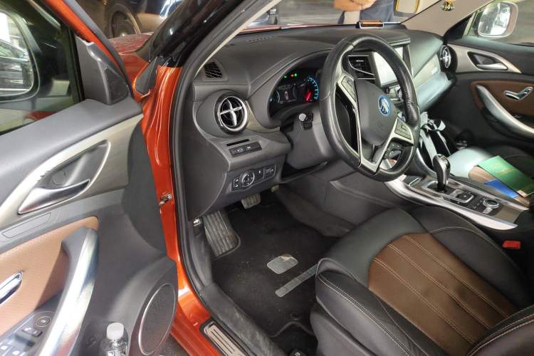 Used BYD Song New Energy 2017 Song DM 1.5TID All-Wheel Drive Luxury Model Driver Seat