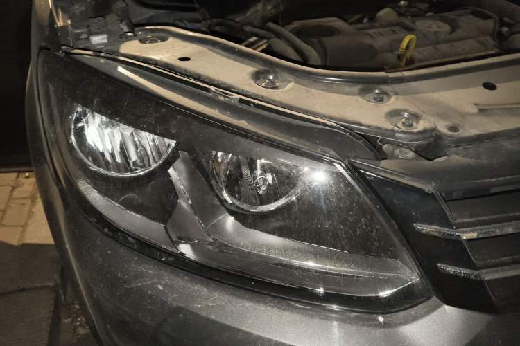 Used Volkswagen Touran 2013 1.4T DSG Comfort Edition 5-Seater Right Front Headlight