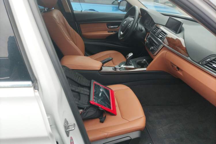 Used BMW 3 Series 2014 320Li Luxury Design Package
