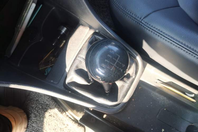 Used Volkswagen Santana 2015 1.6L Manual Fashion Edition