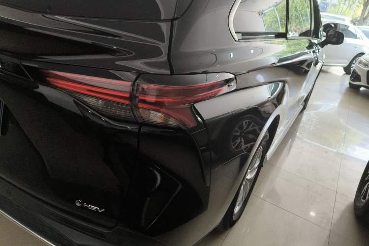 Used Toyota Granvia 2024 2.5L Hybrid Comfort Edition
