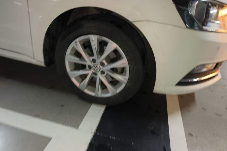 Used Volkswagen Lavida 2015 1.6L Automatic Comfort Edition
