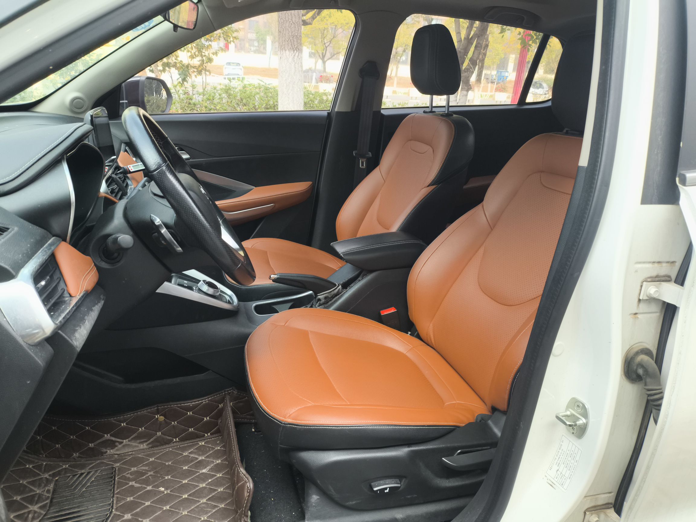 Переднее сиденье в автомобиле