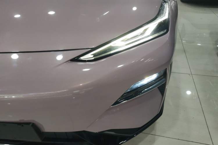 Used Geely Galaxy E8 2024 665 km Range Rear-Drive Starship Long-Range Version
