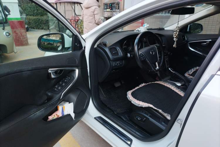 Used Volvo V40 2017 T3 Zhiya Edition