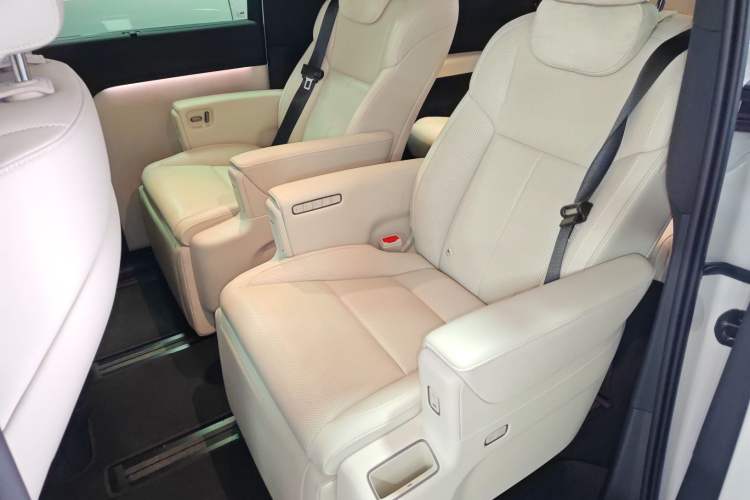 Used Li Auto MEGA 2025 Home Family Special Edition
