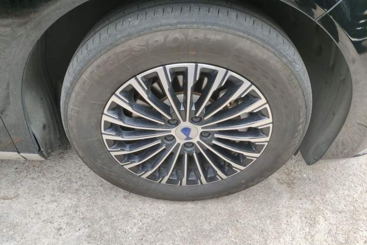 Used Denza D9 2022 DM-i 1040 Prestige Model