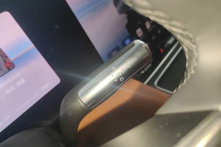 Used Hima AITO M8 2025 Extended-Range Ultra Version 53.4 kWh 6-Seater Edition
