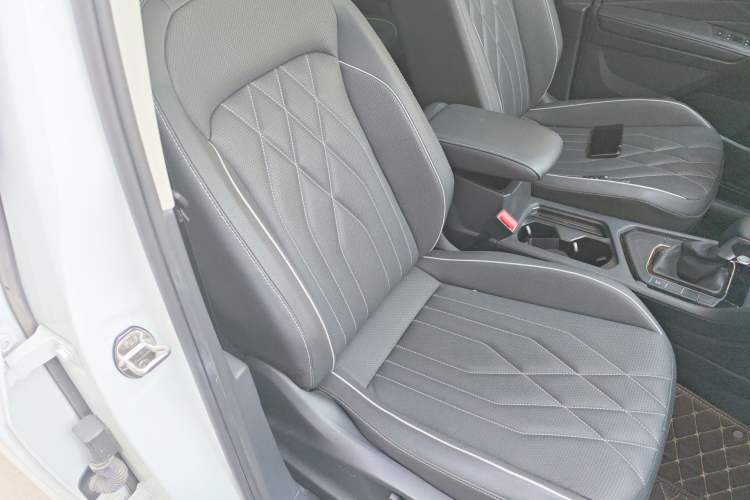 Used Volkswagen Tiguan L 2023 330TSI Automatic Two-Wheel Drive Smart Edition Right Front Seat