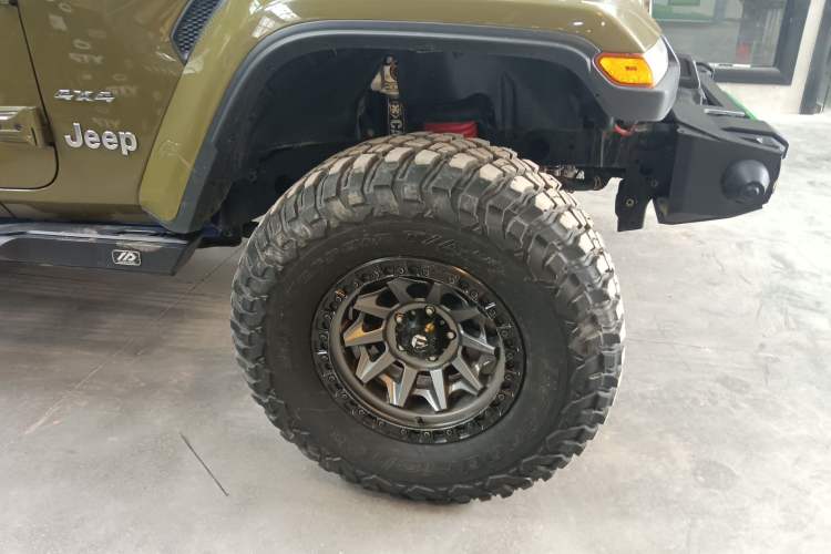 Used Jeep Wrangler 2018 2.0T Sahara Four-Door Edition Right Front Wheel Hub