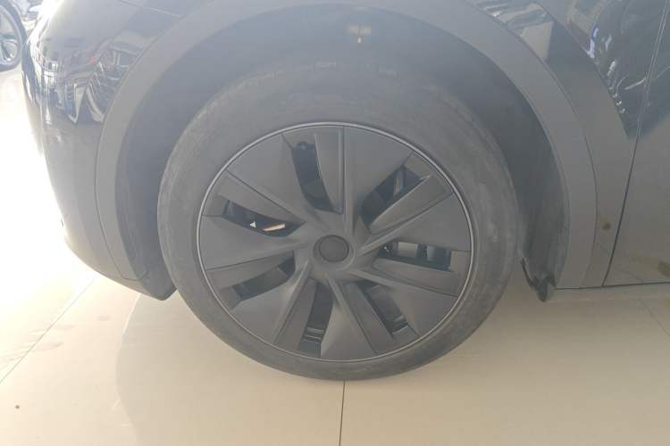 Used Tesla Model Y 2023 Rear-Wheel-Drive Version Left Front Wheel Hub