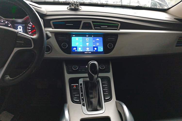 Used Geely Auto Emgrand X7 Sport 2016 1.8TD Automatic ZhiShang Model
