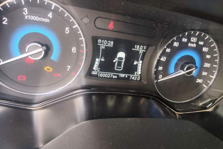 Used Dongfeng Fengon 580 2016 1.5T Manual Luxury Edition Odometer Close Up