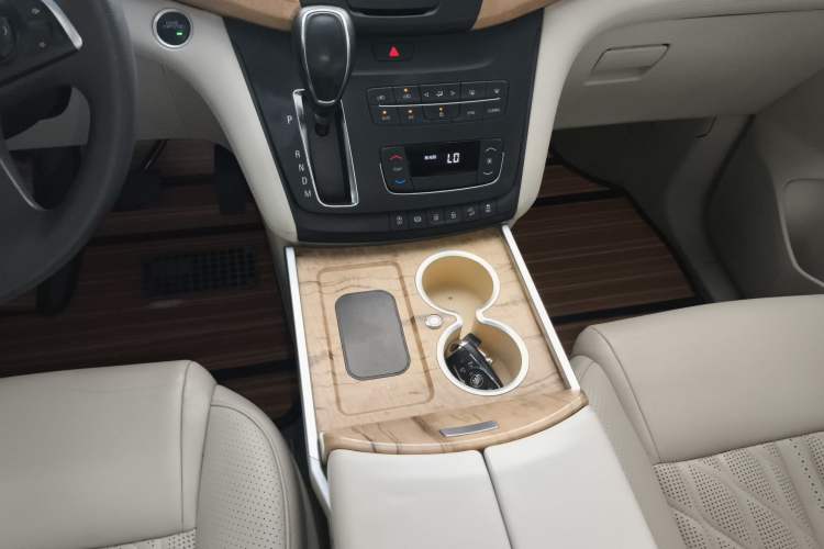 Used Buick GL8 2018 ES 28T Comfort Model China VI Standard Gear Lever