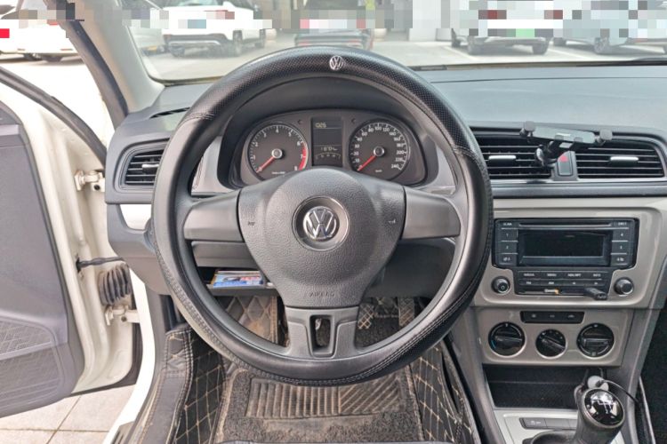 Used Volkswagen Gran Lavida 2013 1.6L Manual Fashion Model Steering Wheel