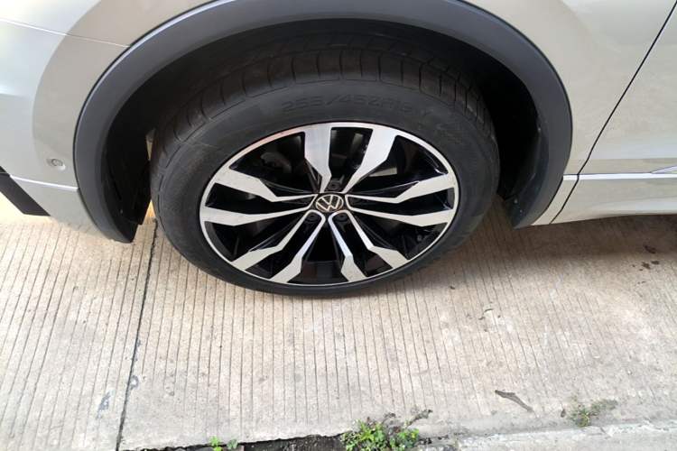 Used Volkswagen Tiguan L 2021 330TSI Automatic Two-Wheel Drive R-Line Enhanced Edition
