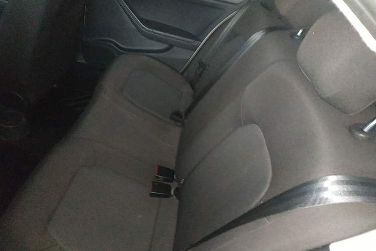 Used Volkswagen Jetta 2015 1.6L Automatic Fashion Model