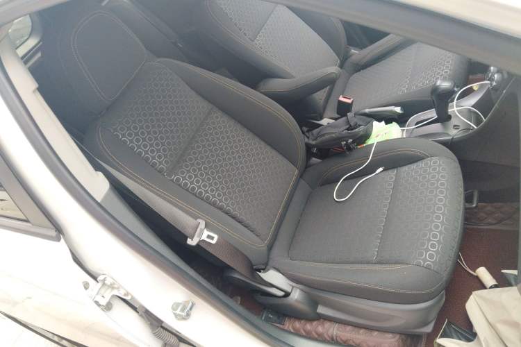 Used Chevrolet Trax 2018 330T Automatic Two-Wheel Drive Elite Model Right Front Seat