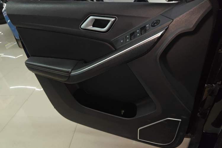 Used JMC Yusheng S330 2016 1.5L GTDi Automatic Two-Wheel Drive Flagship Edition Left Front Door Interior