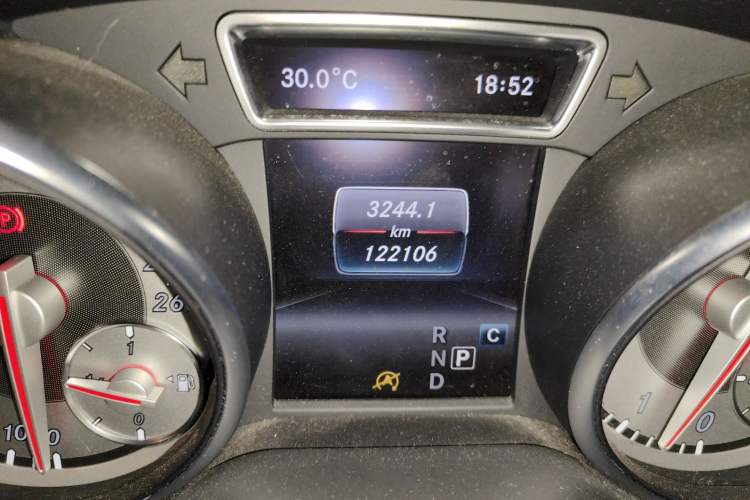 Used Mercedes-Benz GLA 2016 GLA 220 4MATIC Fashion Edition Odometer Close Up